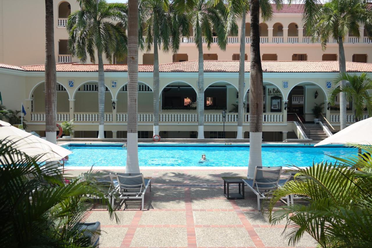 Hotel El Prado Barranquilla  Exterior photo The pool at the hotel