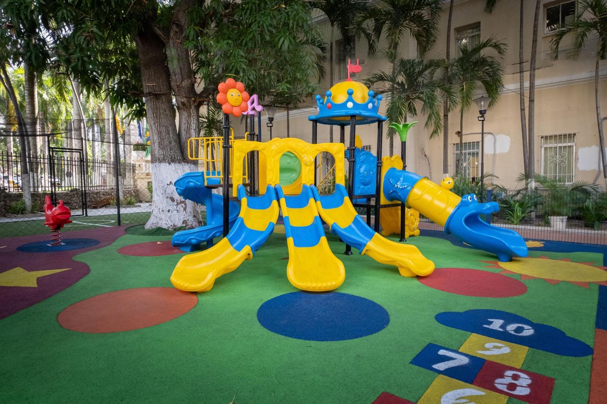 Hotel El Prado Barranquilla  Exterior photo Playground at the school