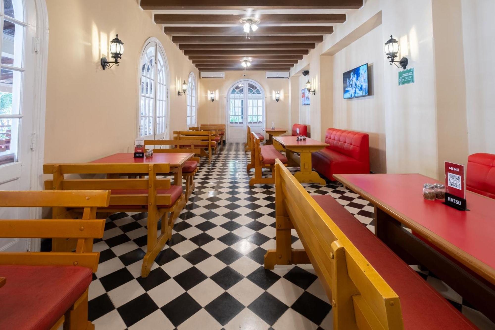 Hotel El Prado Barranquilla  Exterior photo Interior of a typical McDonald's restaurant in Vietnam
