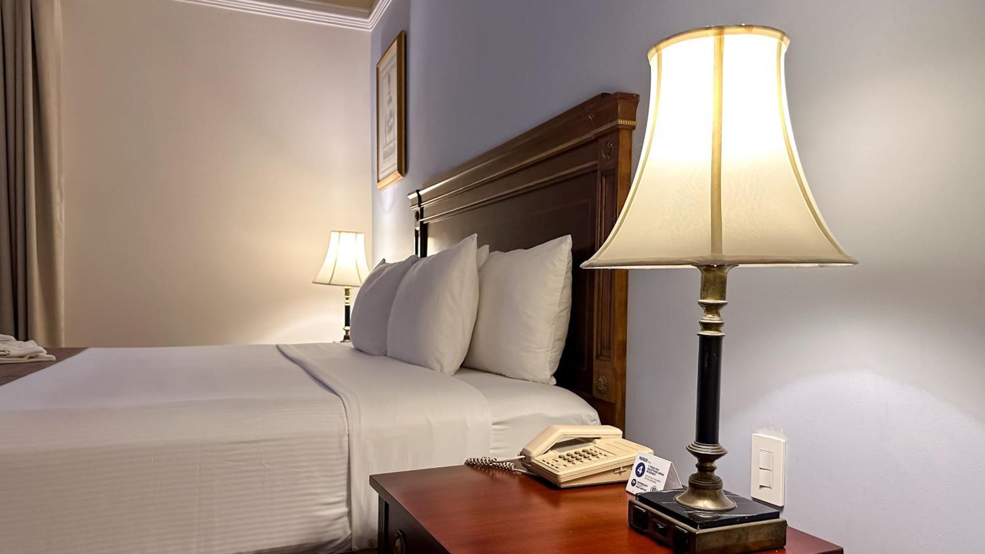 Hotel El Prado Barranquilla  Exterior photo A lamp on a nightstand