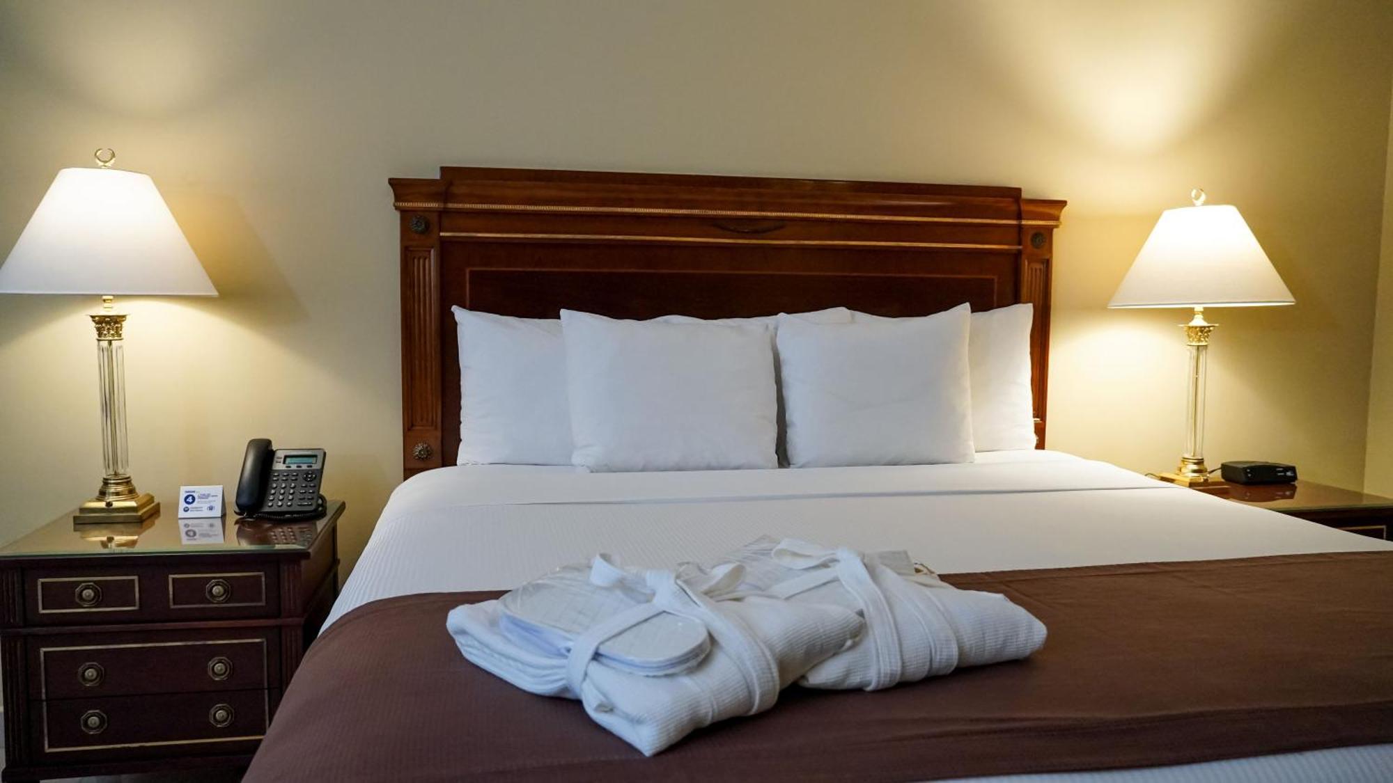 Hotel El Prado Barranquilla  Exterior photo A bed with a bathrobe