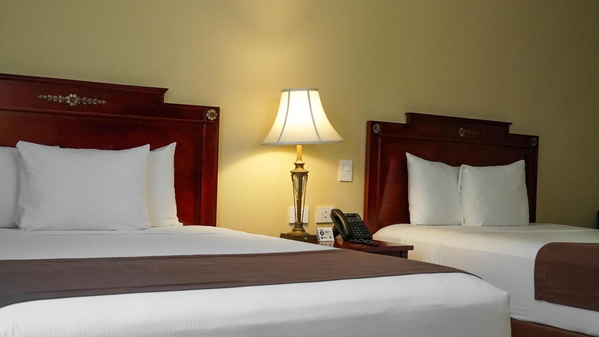 Hotel El Prado Barranquilla  Exterior photo A guest room at the Best Western Premier Hotel the Royal