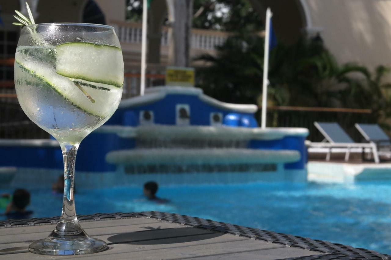 Hotel El Prado Barranquilla  Exterior photo A glass of S.P.A.