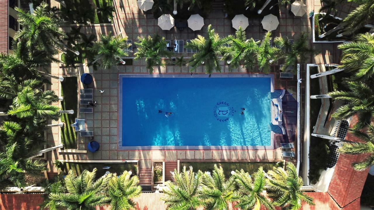 Hotel El Prado Barranquilla  Exterior photo The pool at the hotel